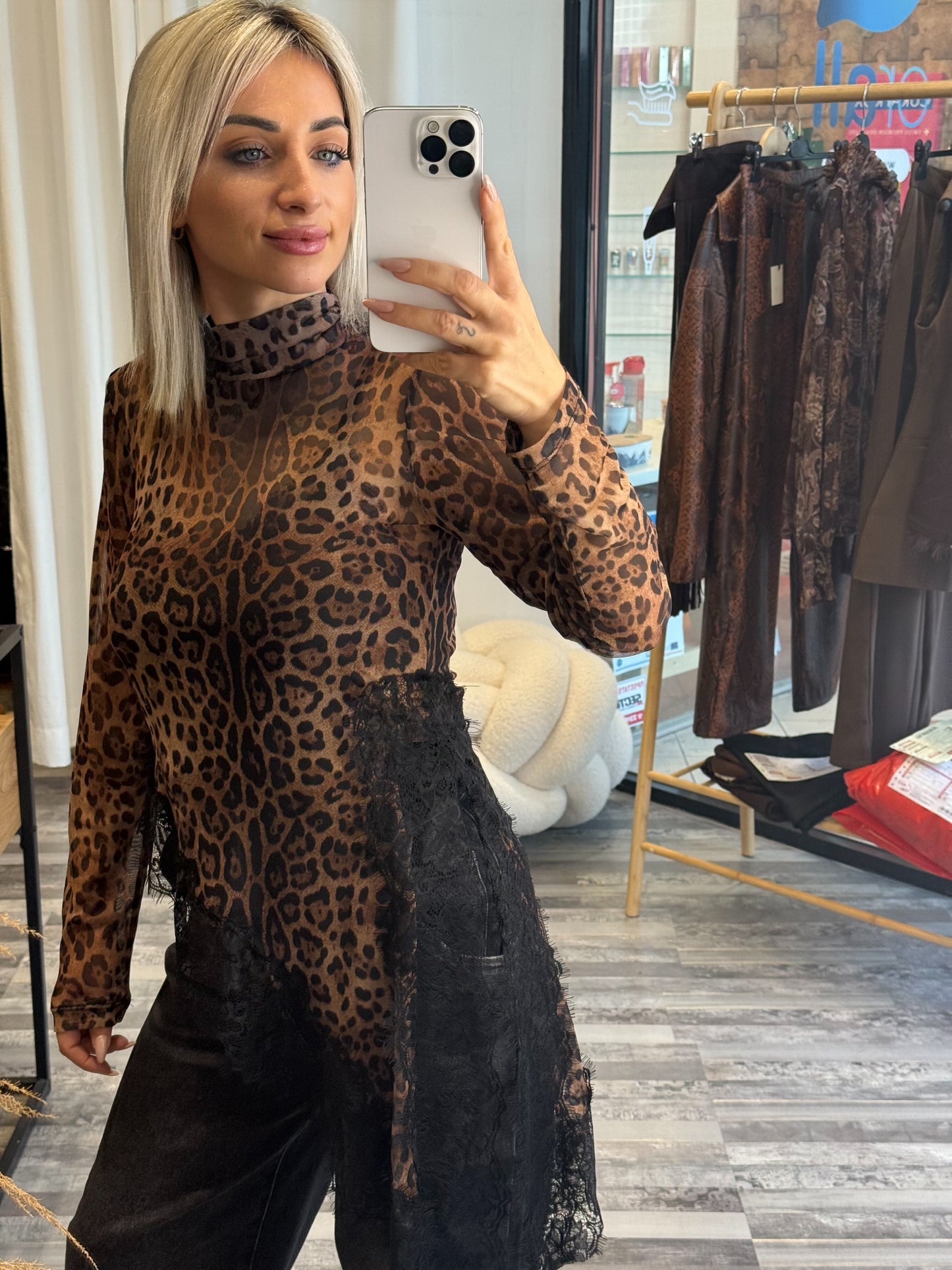 Ασύμμετρη Animal Print Μπλούζα με Δαντέλα