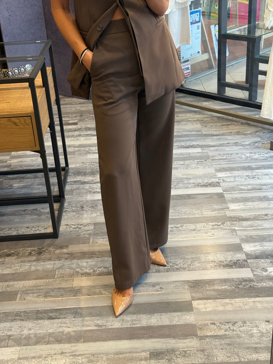 Κοστούμι με Αμάνικο Γιλέκο