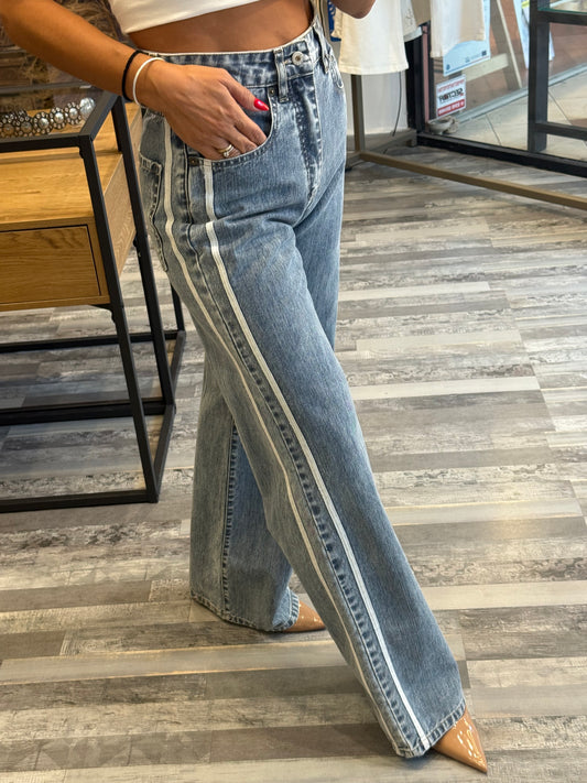 Τζιν με Λευκή Ρίγα στο Πλάι