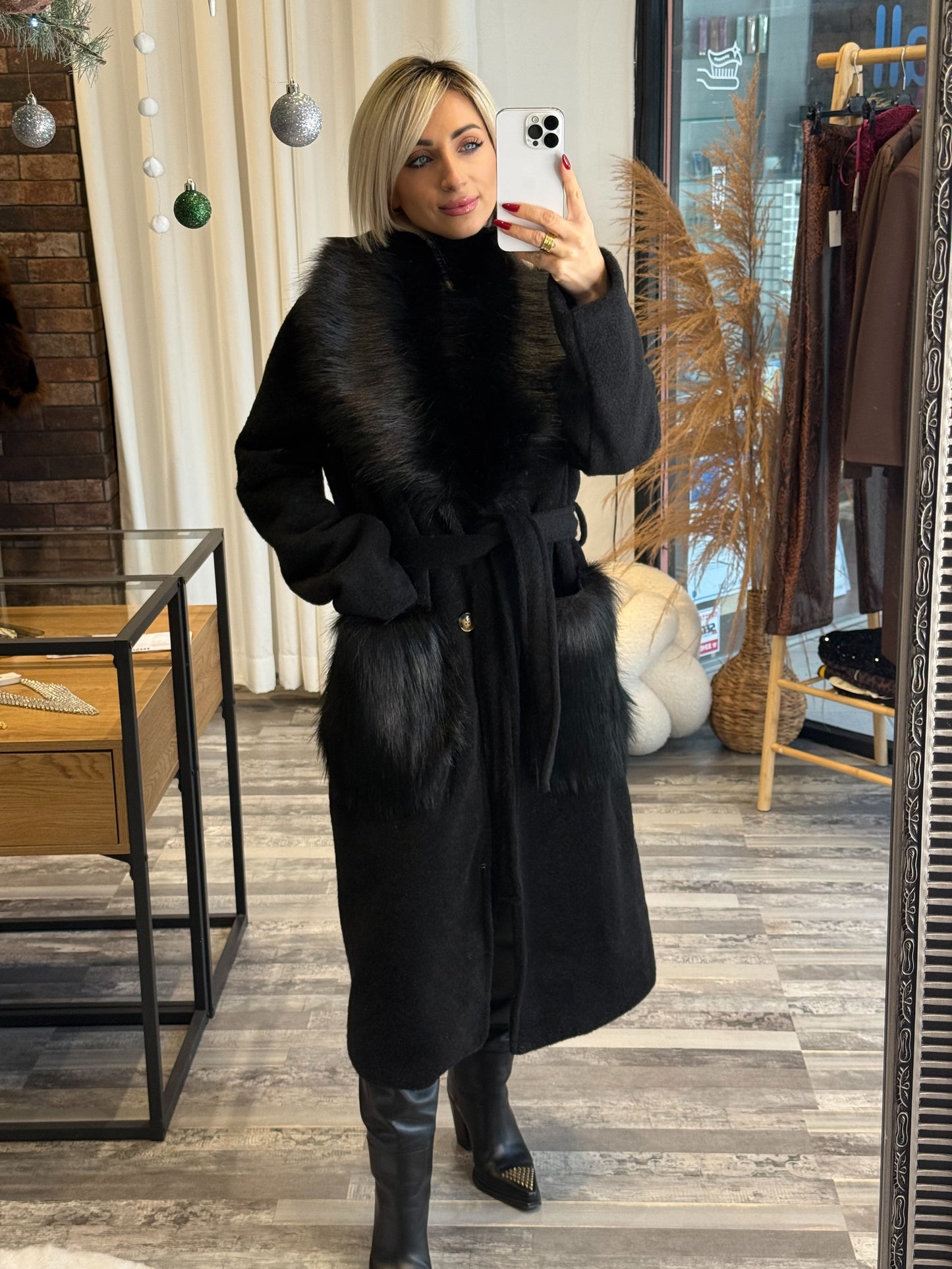 Παλτό με Λεπτομέρειες Γούνας