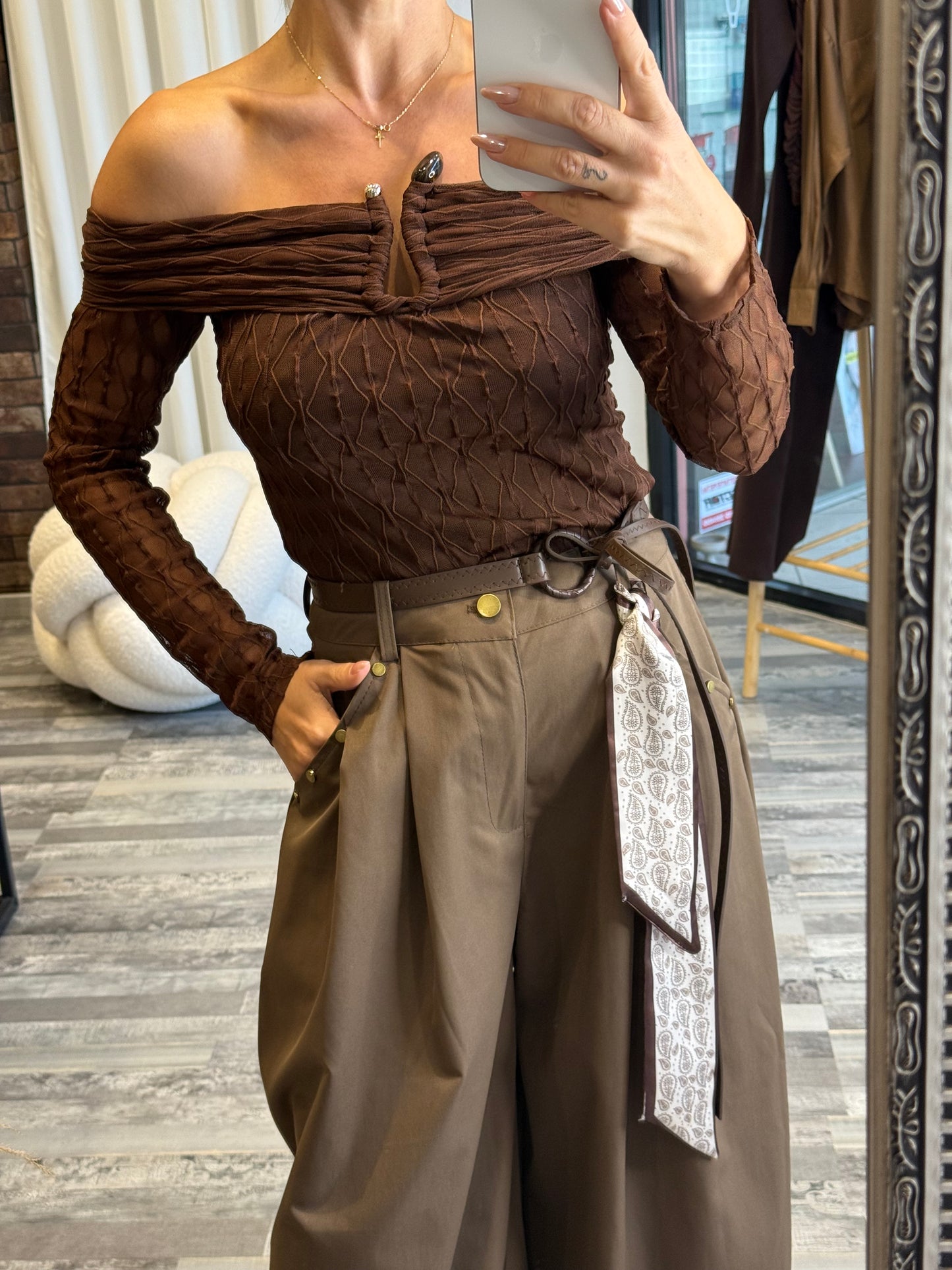 Δαντελένια Μπλούζα με Ακάλυπτους Ώμους