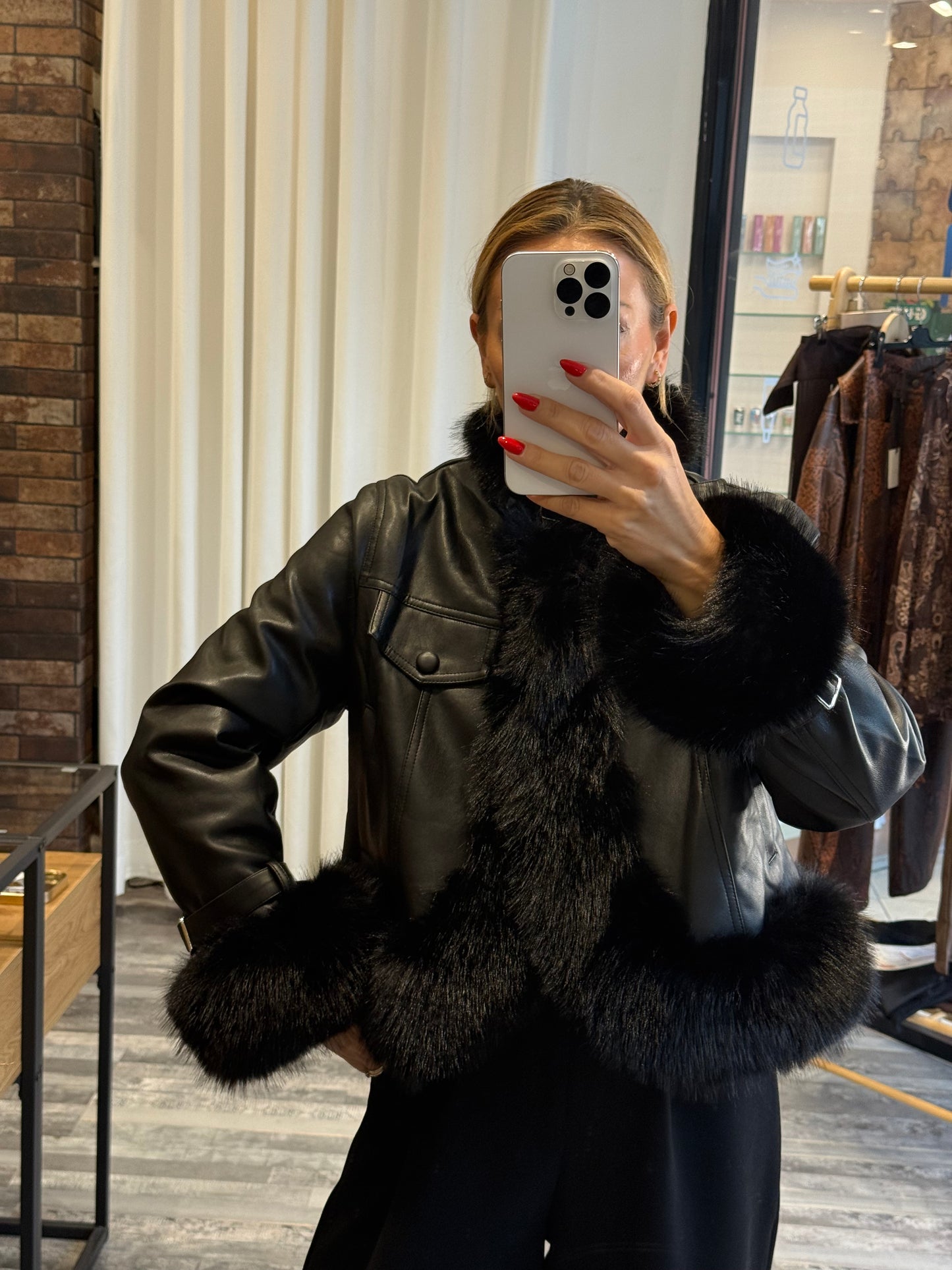 Eco-Leather Jacket με Γυαλιστερή Γούνα