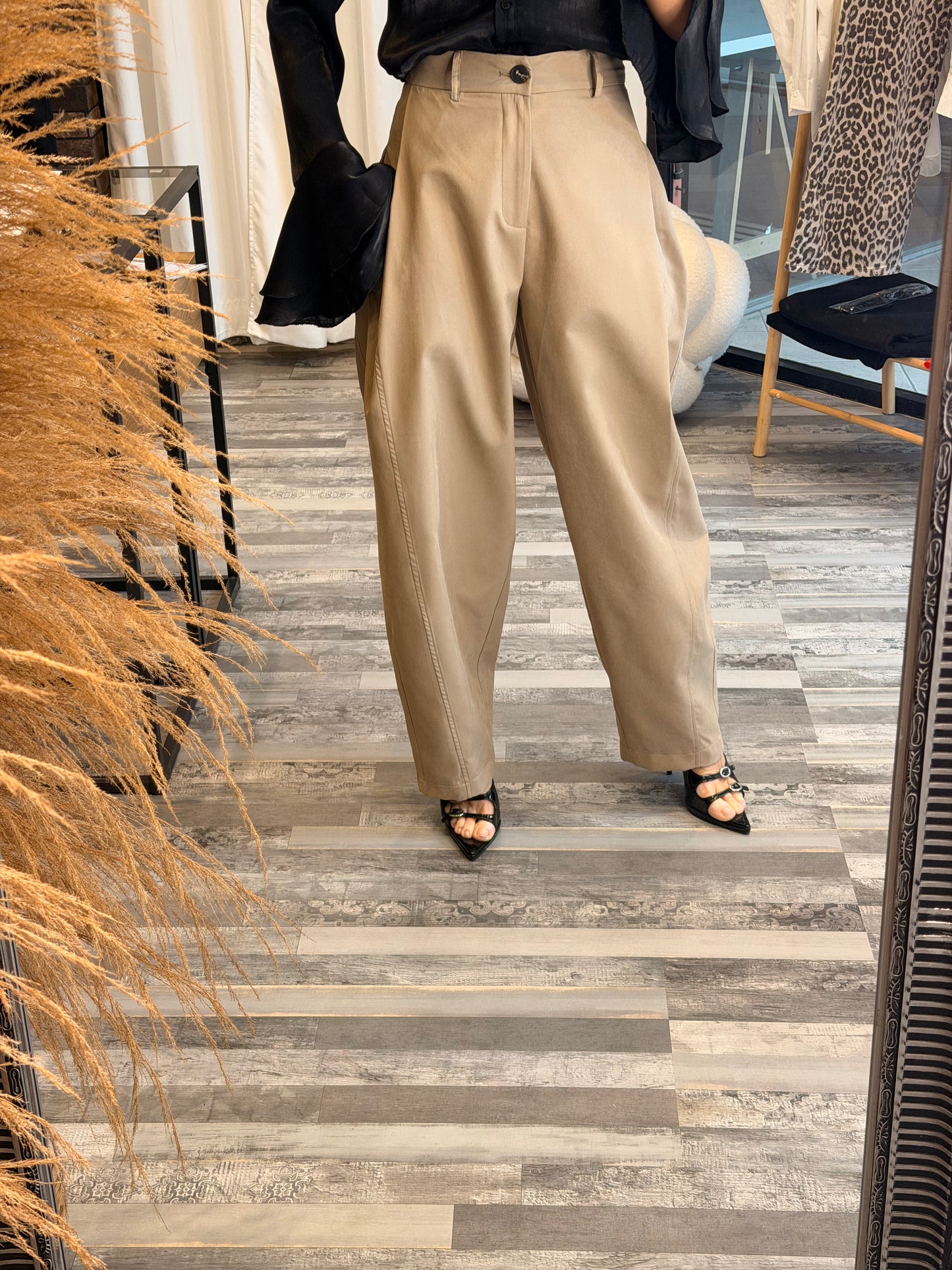 Ψηλομεσο barrel παντελόνι μπεζ