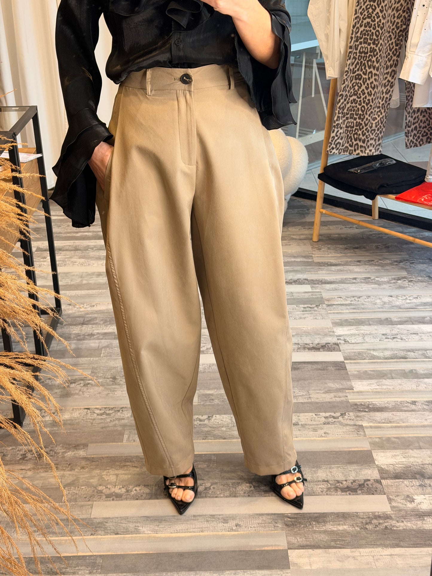 Ψηλομεσο barrel παντελόνι μπεζ