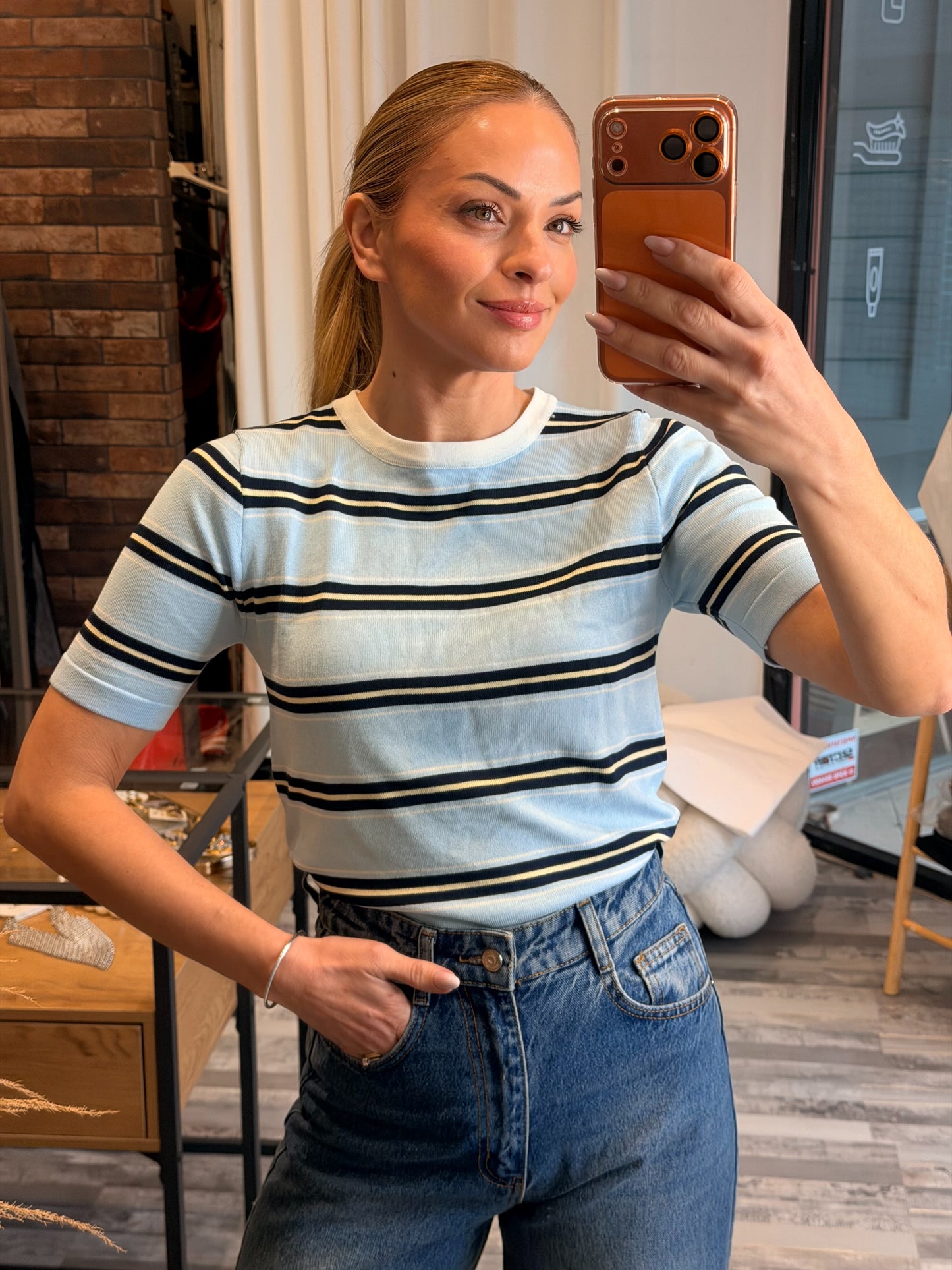 Ριγέ μπλούζα με λεπτή πλέξη σιέλ