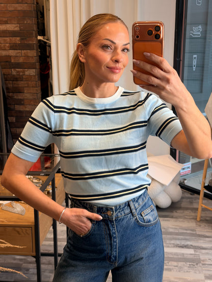 Ριγέ μπλούζα με λεπτή πλέξη σιέλ