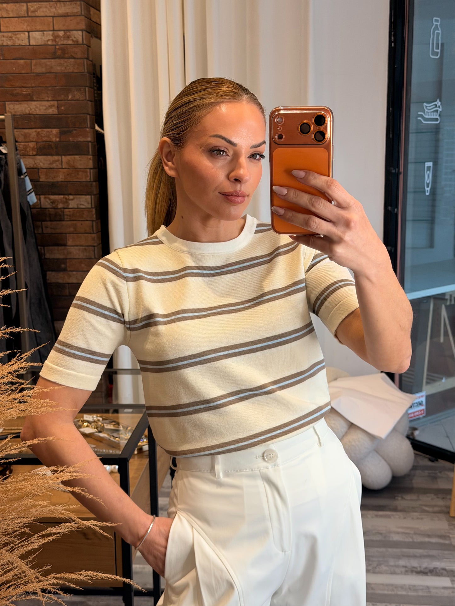 Ριγέ μπλούζα με λεπτή πλέξη εκρού