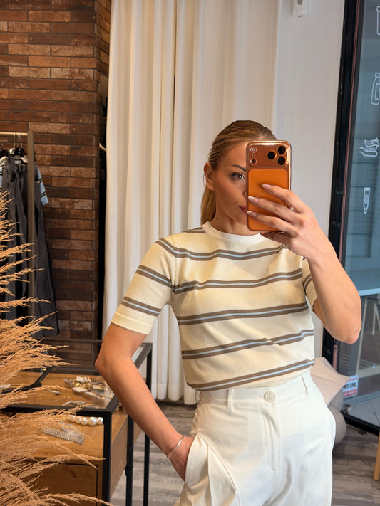 Ριγέ μπλούζα με λεπτή πλέξη εκρού