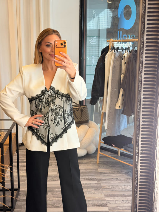 Λευκό σακάκι με δαντέλα