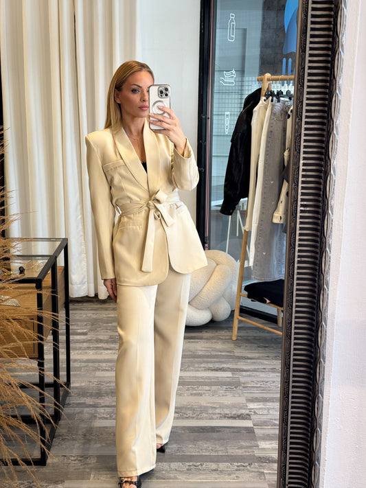 Κοστούμι μεσάτο εκρού