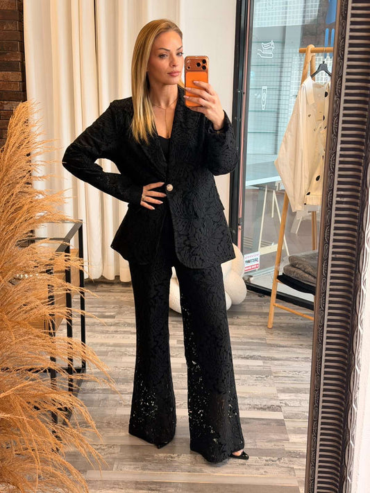 Δαντελένιο κοστούμι