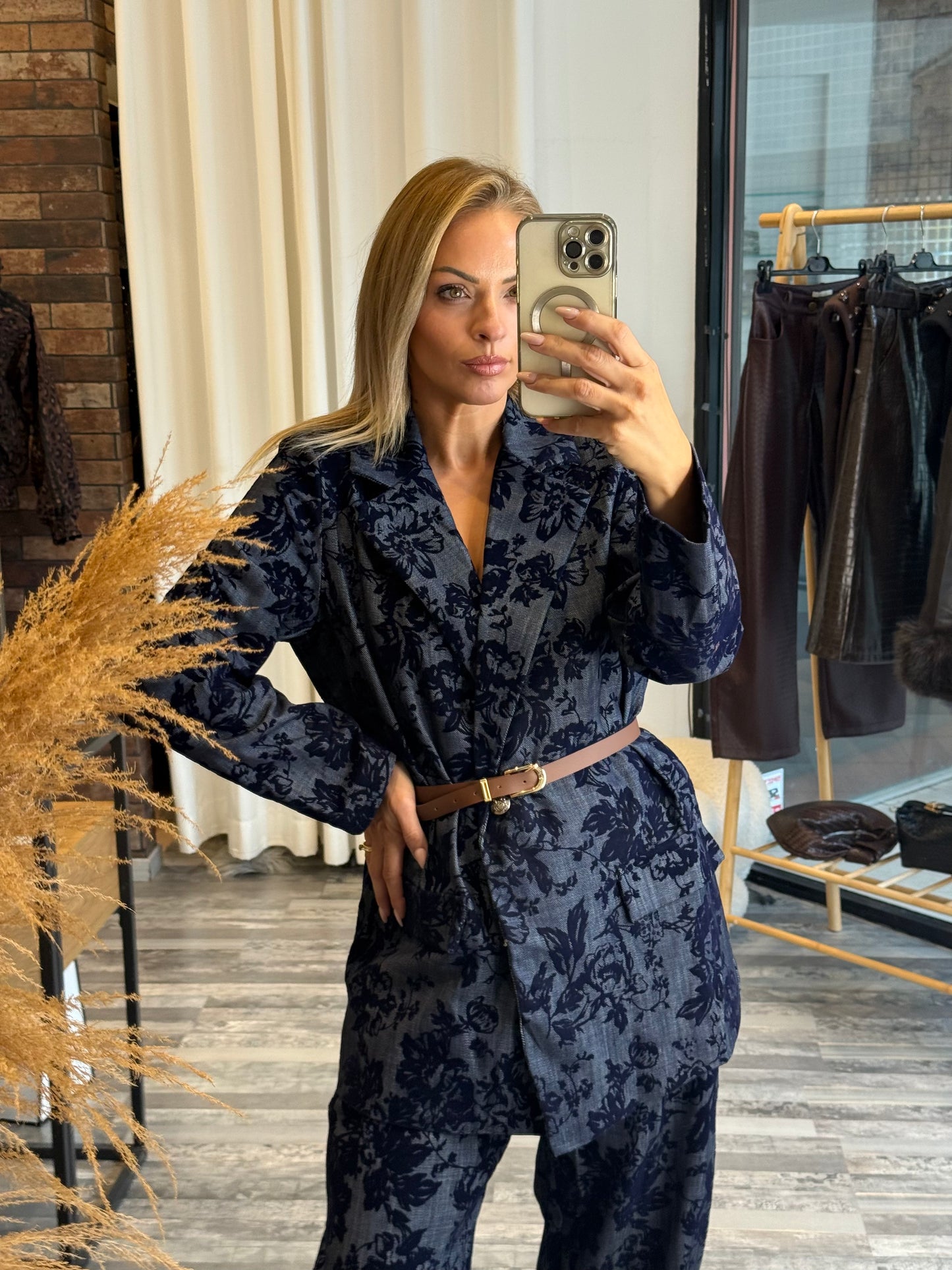 Denim κοστούμι με βελούδινα λουλούδια
