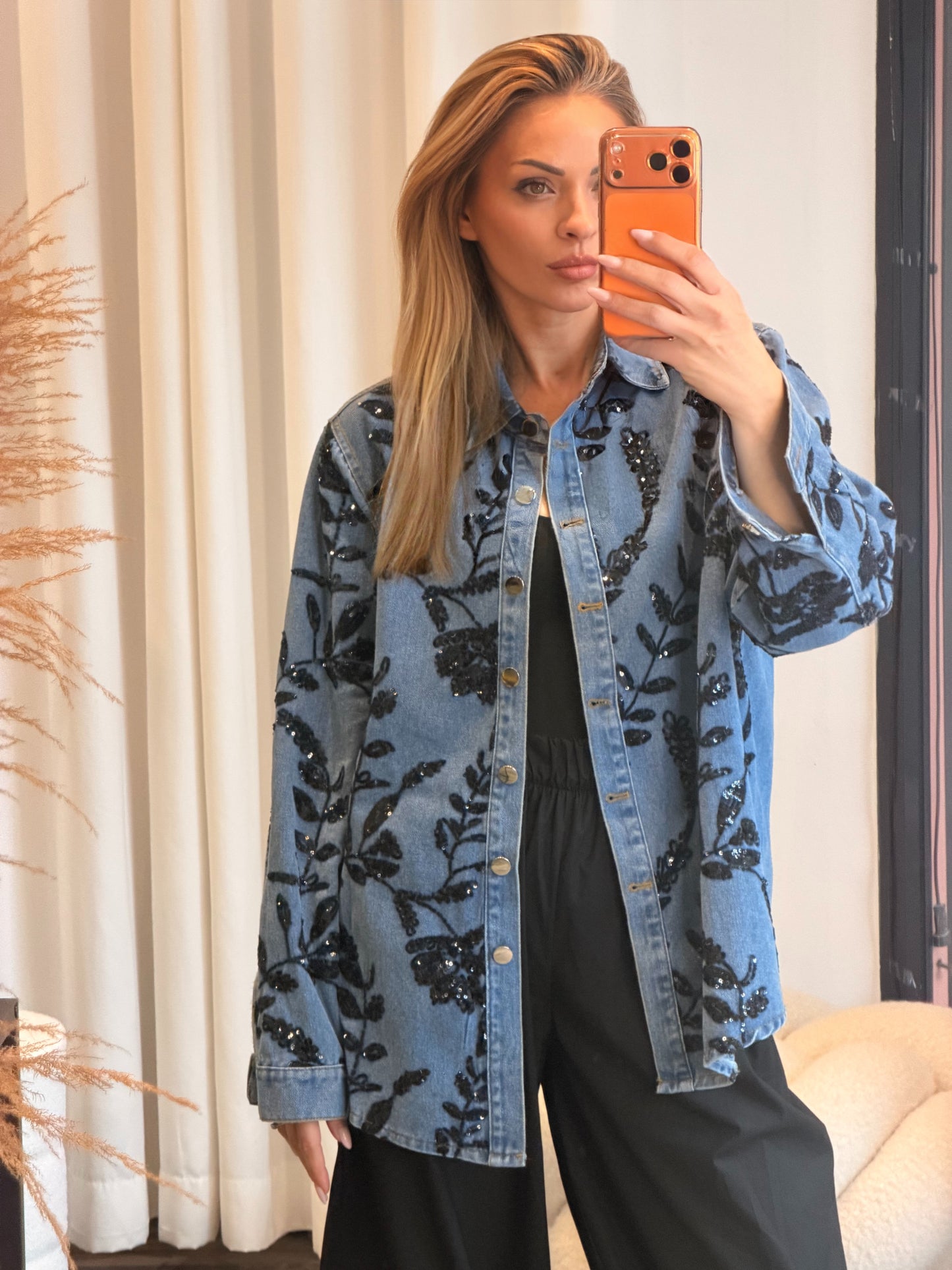 Τζιν πουκάμισο με μαύρες πέτρες