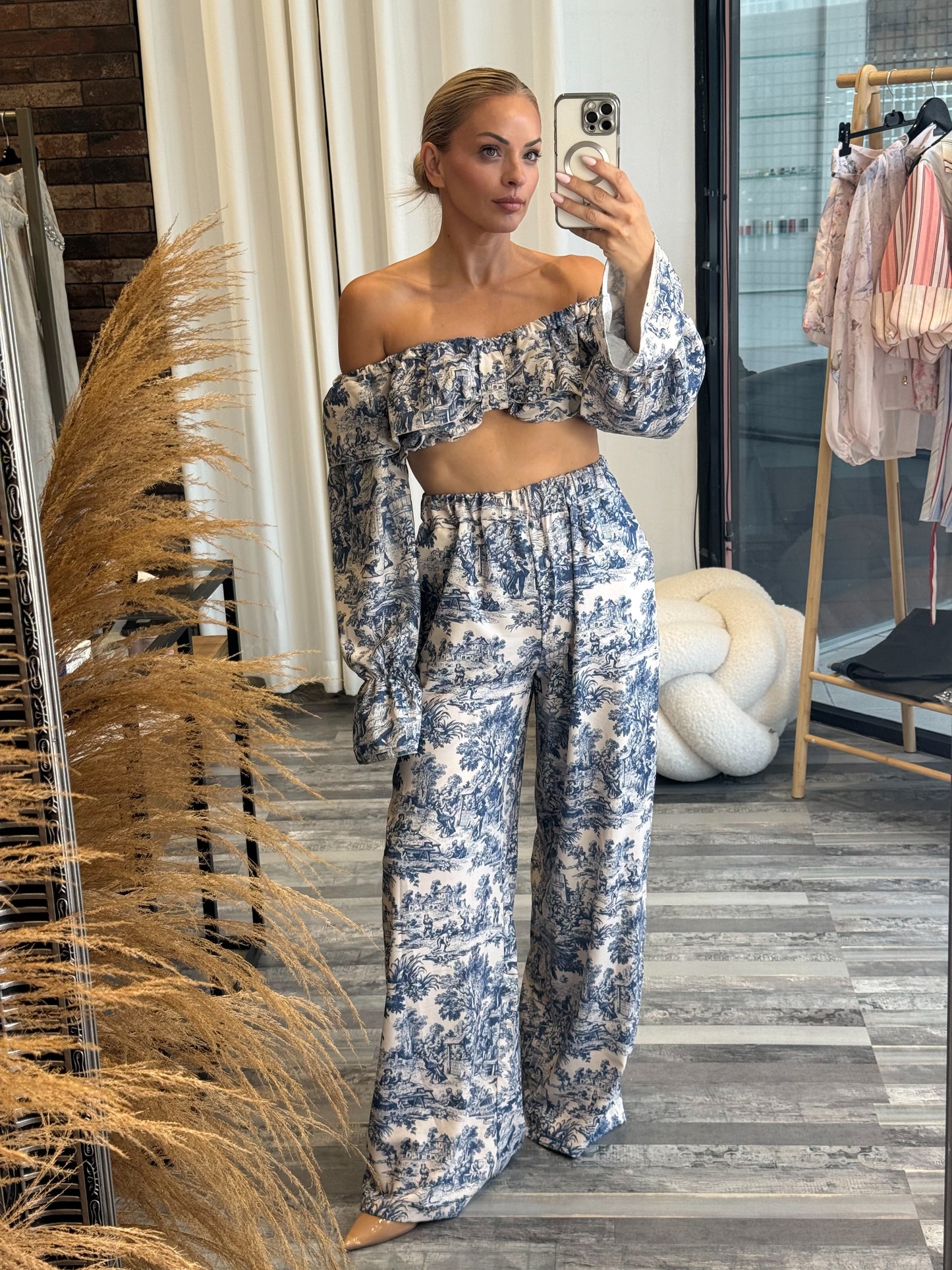 Σετ παντελόνα και crop top