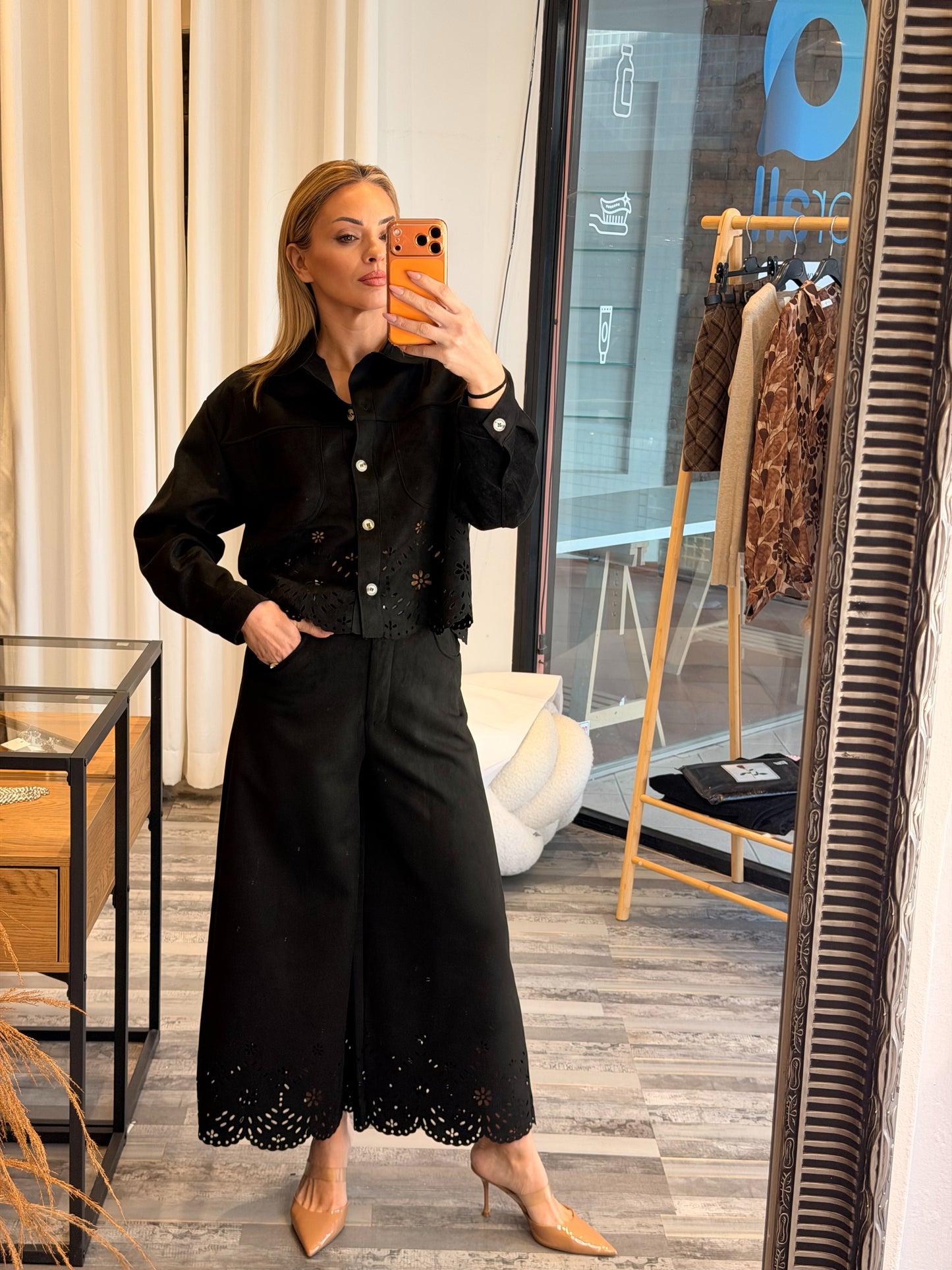 Σετ με διάτρητο σχέδιο μαύρο