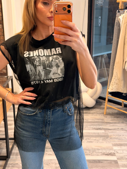 Crop top μπλούζα με τούλι μαύρη