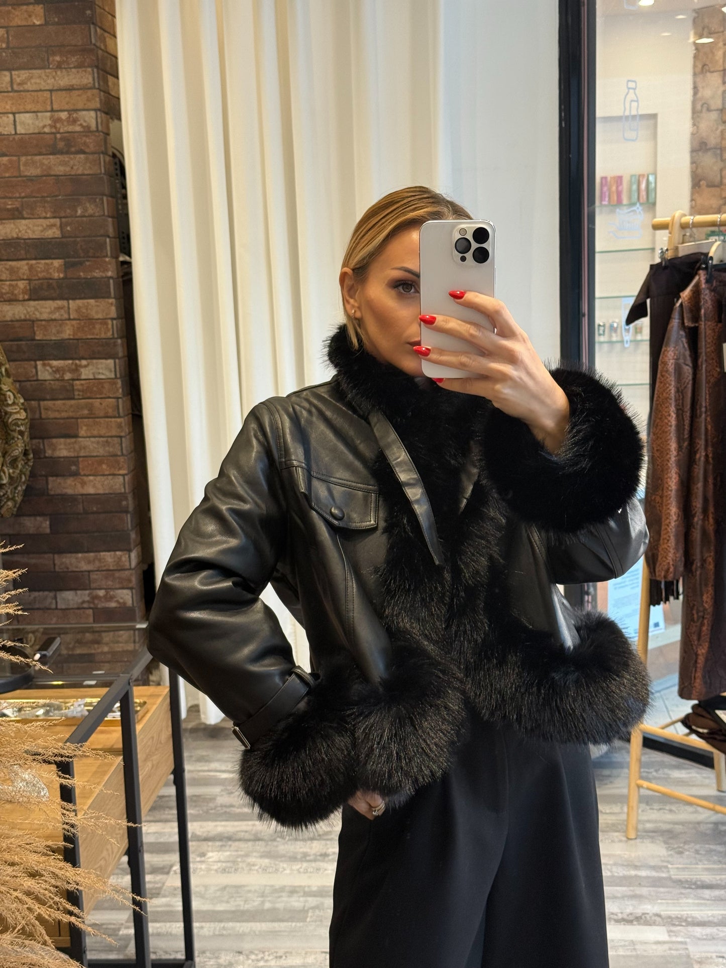 Eco-Leather Jacket με Γυαλιστερή Γούνα