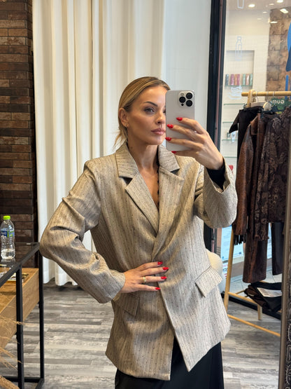 Μπεζ Σακάκι με Μαύρες Πέτρες