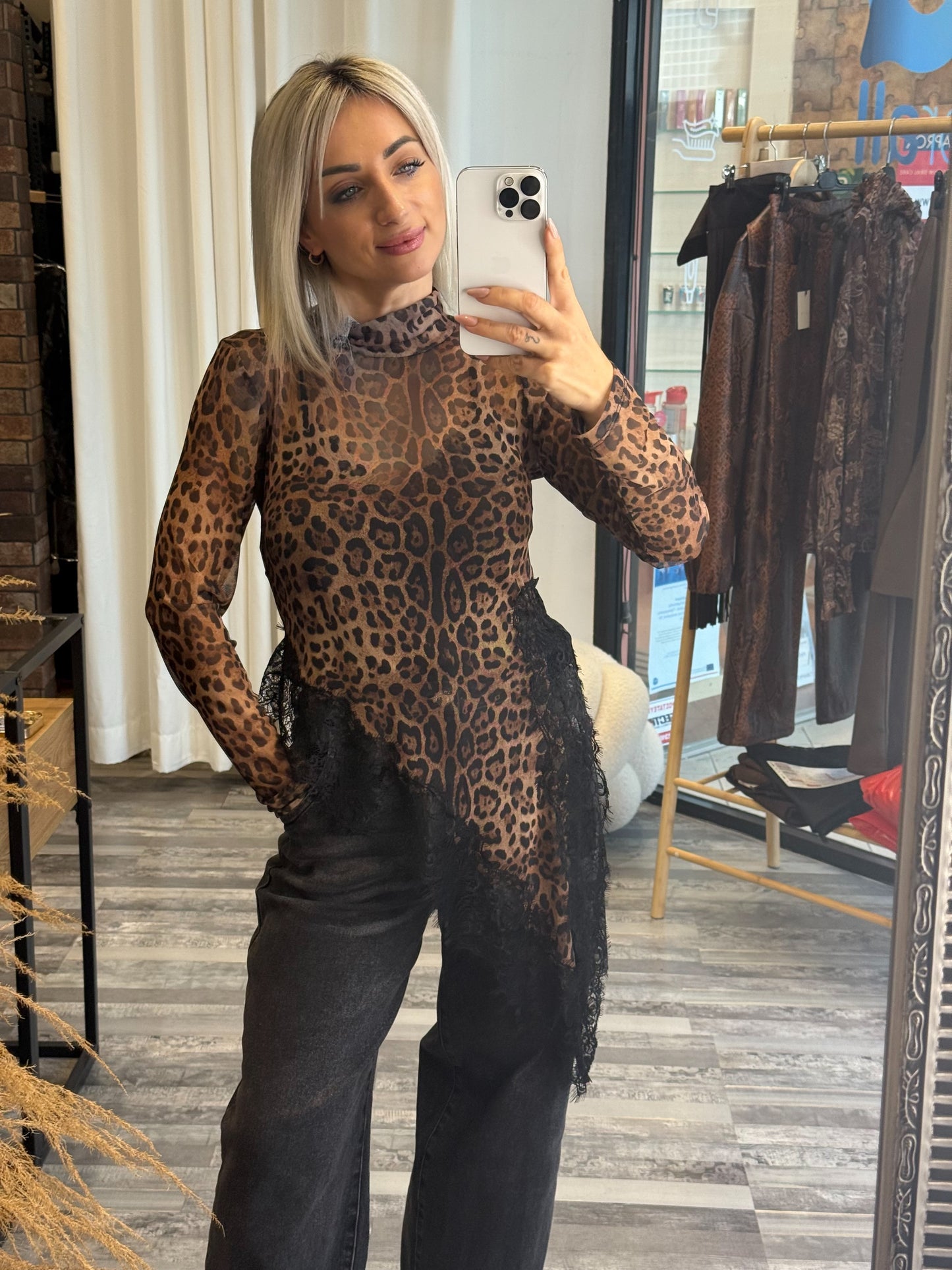 Ασύμμετρη Animal Print Μπλούζα με Δαντέλα