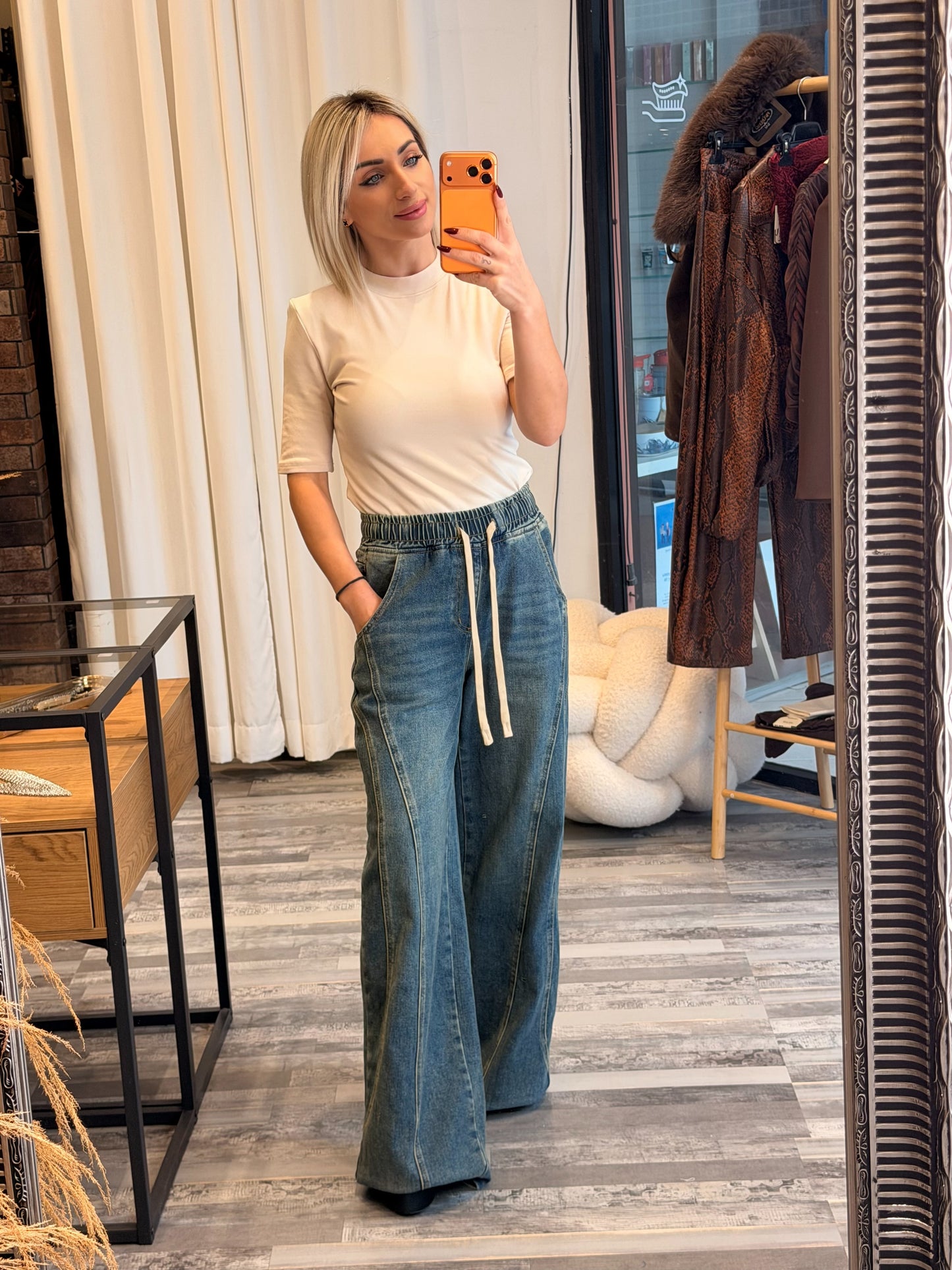 Τζιν σε Φαρδιά Γραμμή με Ρυθμιζόμενη Μέση