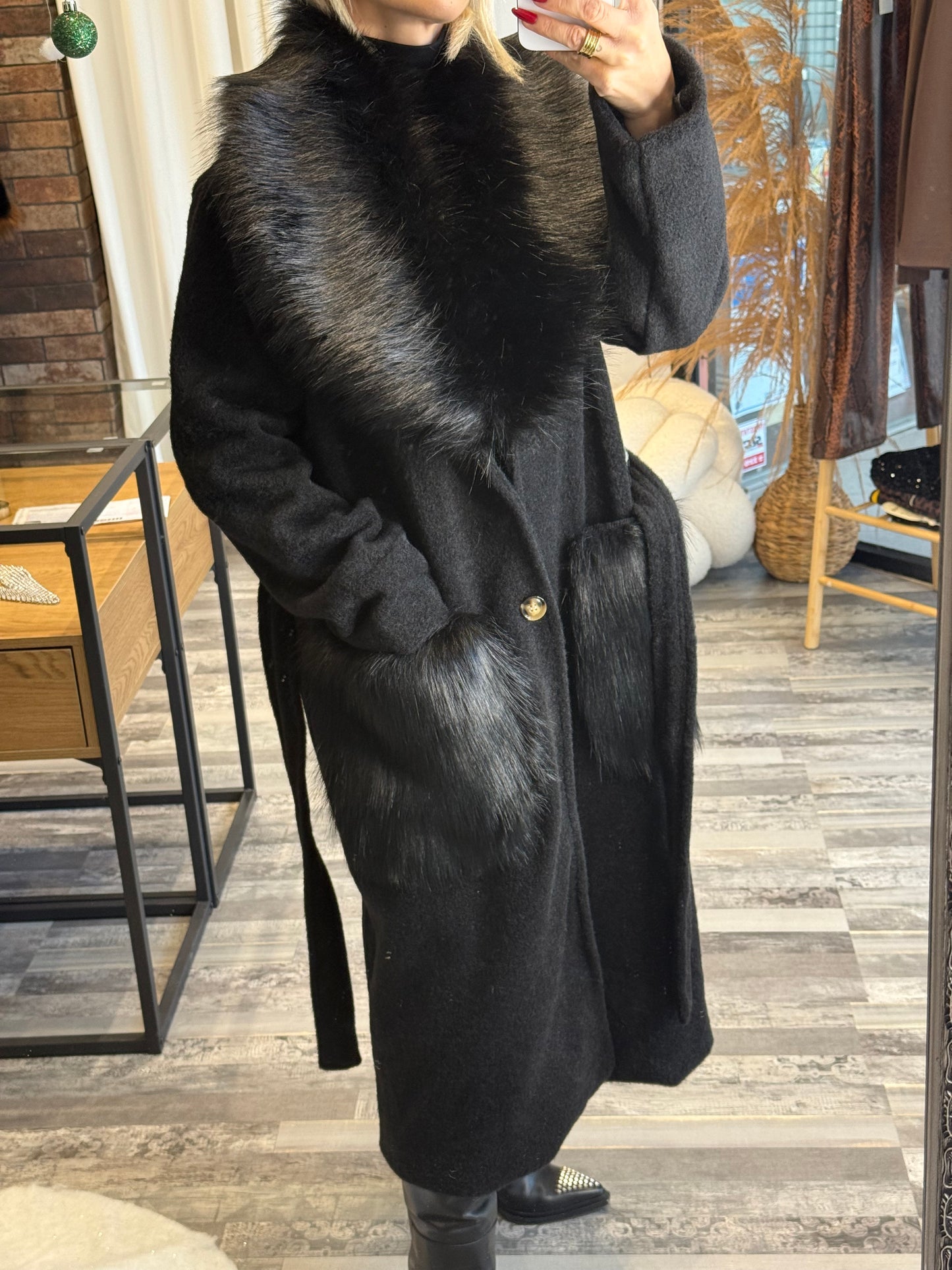 Παλτό με Λεπτομέρειες Γούνας