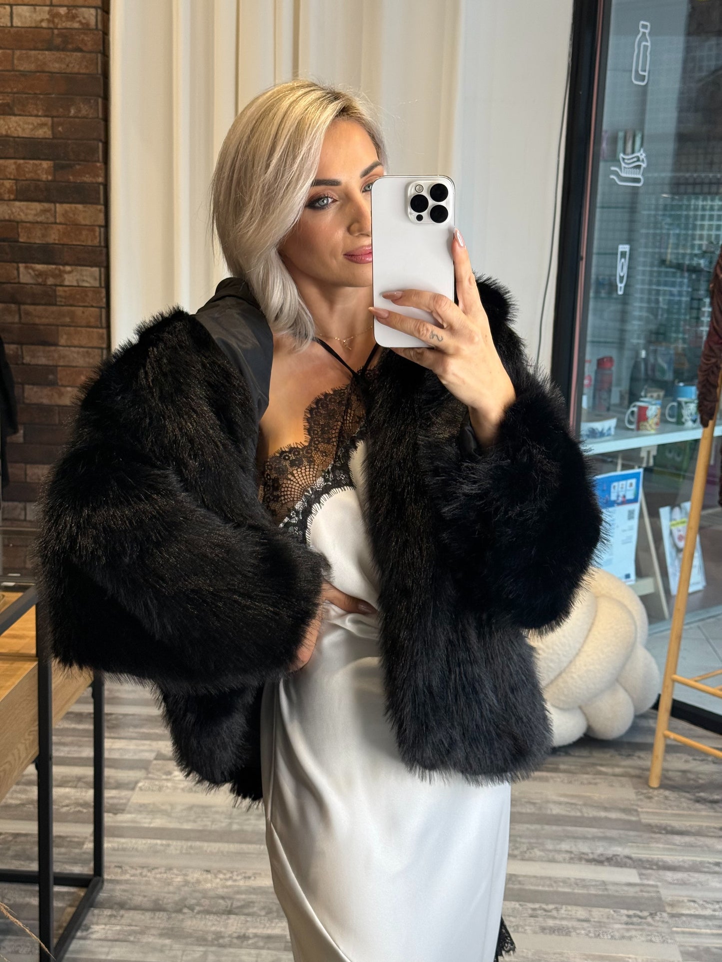 Κοντή Μαύρη Οικολογική Γούνα