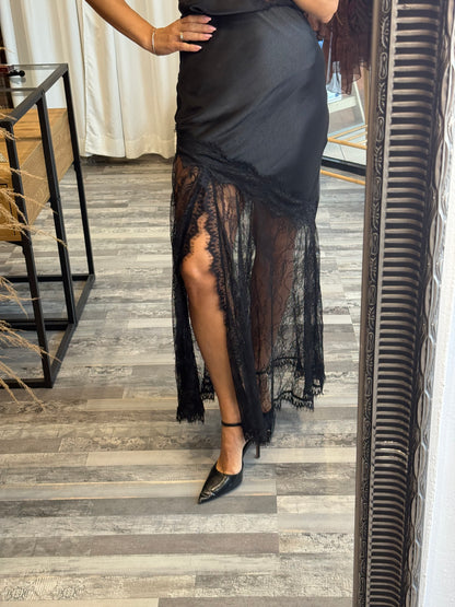 Ασύμμετρη Σατέν Φούστα με Δαντέλα