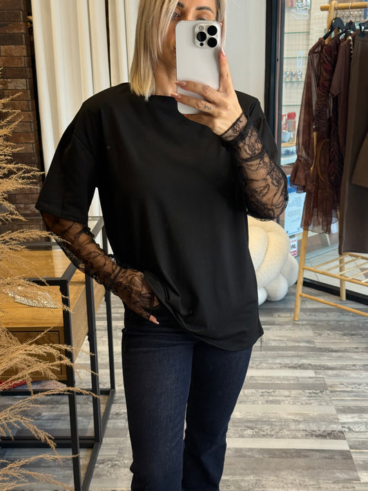 T-shirt με Βάτες και Δαντελένια Μανίκια