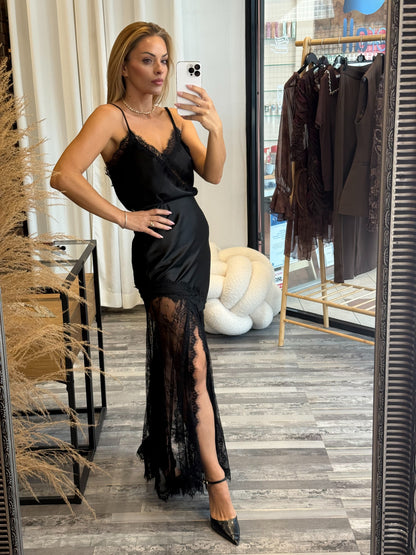 Ασύμμετρη Σατέν Φούστα με Δαντέλα