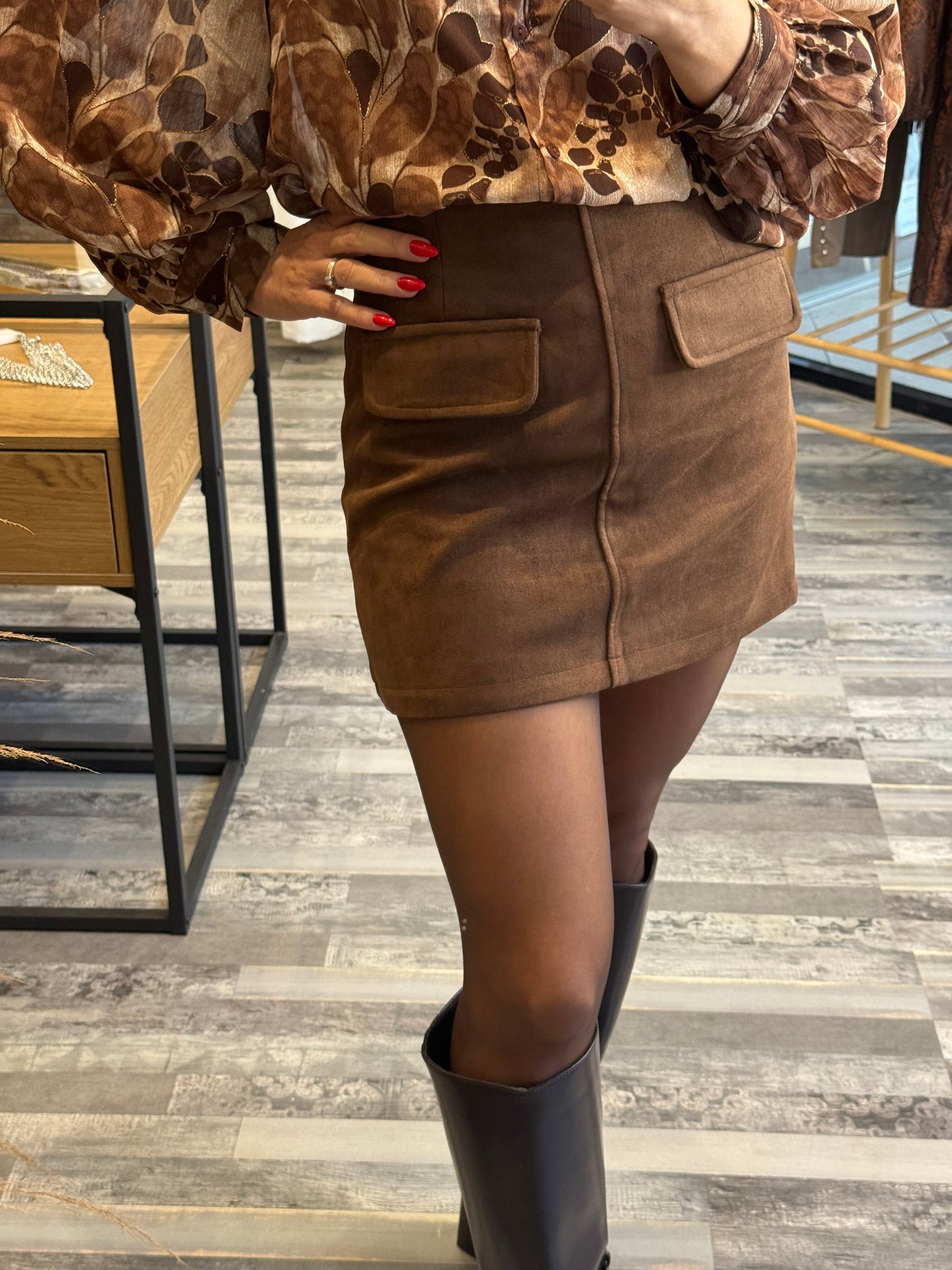 Καφέ Φούστα σε Καστόρινη Υφή