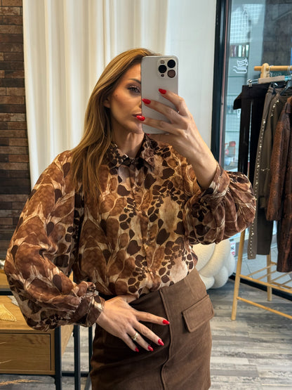 Πουκάμισο με Χρυσές Λεπτομέρειες