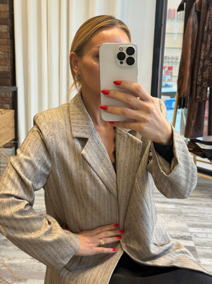 Μπεζ Σακάκι με Μαύρες Πέτρες