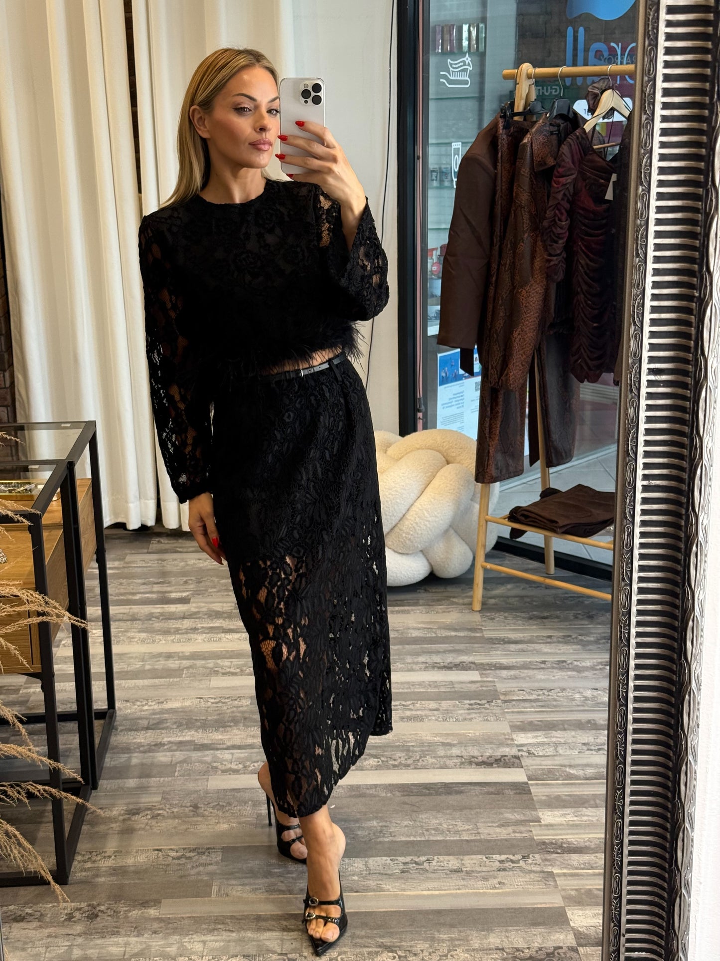 Σετ Βελούδο & Δαντέλα με Αποσπώμενο Μαραμπού